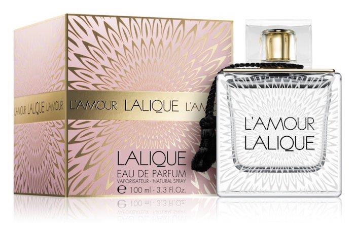lalique tarafından sunulan aşk parfümü, güzel bir mücevher şişesinde parfüm fikri, lüks parfüm fikri