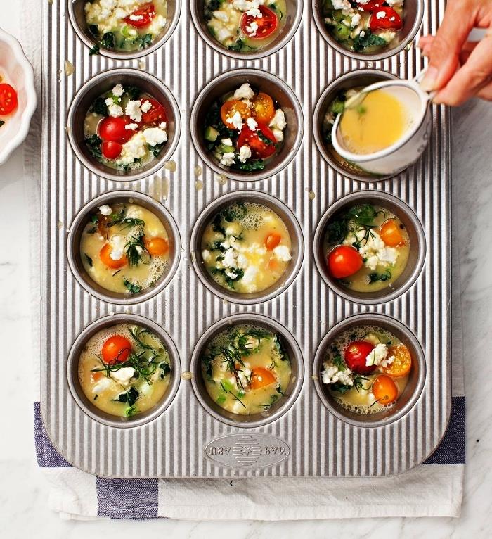 vegetariškų mini fritatų su daržovėmis ir sūriu receptas, pusryčių recepto idėja, lengvas mini kišas su kiaušiniais ir daržovėmis