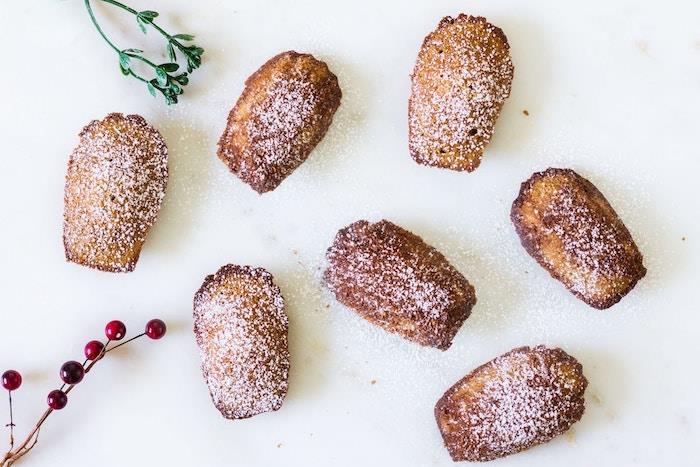 Pudra şekeri serpilir Noel baharatları ile Noel madleines tarifi, Fransız Noel tatlısı