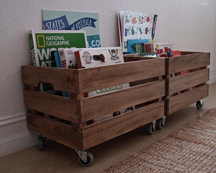 omara za shranjevanje igrač in otroških knjig ikea, lesene škatle s kolesi, preoblikovane v skrinje