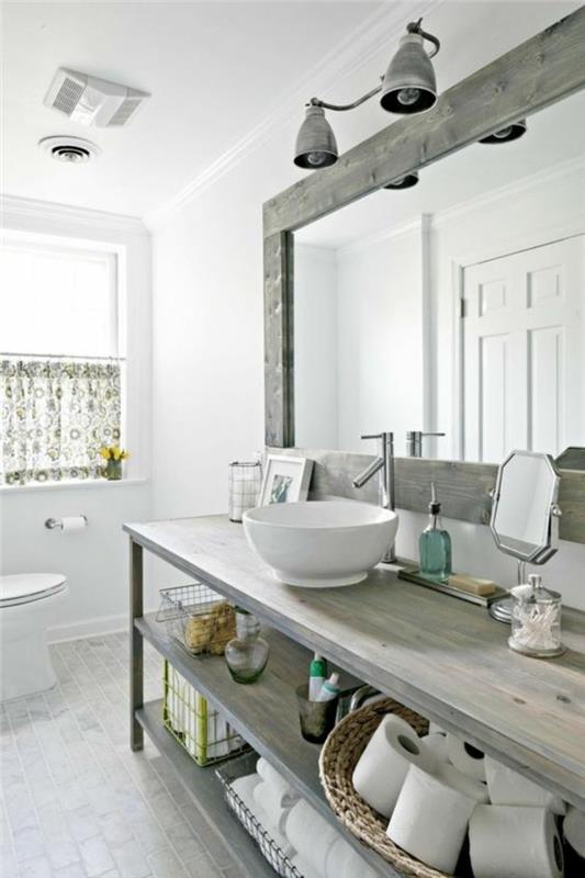 model kopalnice, dekor kopalnice Zen, kopalnica 5m2, veliko pravokotno ogledalo s sivim lesenim okvirjem, okrogel beli umivalnik, dve stenski luči za strop v industrijskem slogu