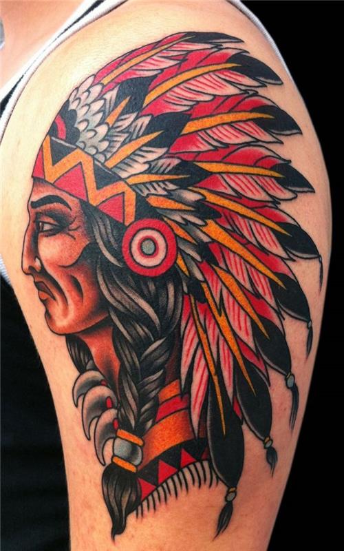tetovaža ramen, barva body art na koži, oblikovanje tetovaže domačih moških z dolgimi lasmi