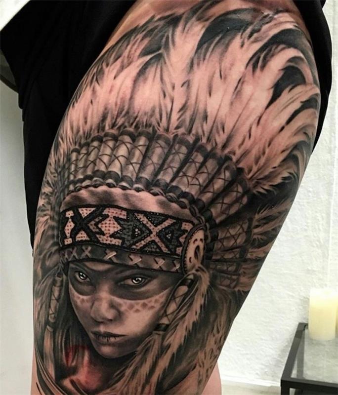 tetovirana ženska, risba s črnilom na nogi, tetovaža glave bojevnice z krono perja
