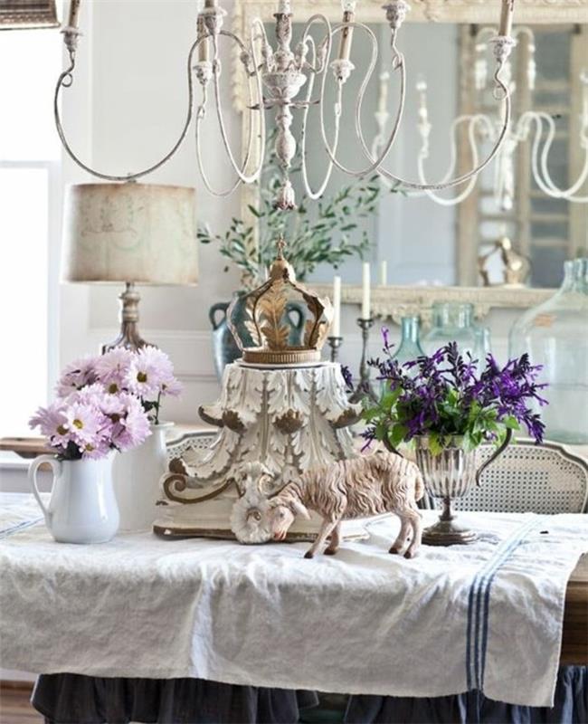 paskalya masanız için çok ilginç-fikir-ortada-güzel-dekoratif-parça-paskalya-kuzu-ve-çiçekler