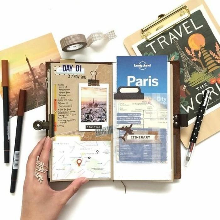 idee-viaggi-diario-cartoline-incollare-itinerario-biglietti-aereo-matite-nastro-adesivo-notebook