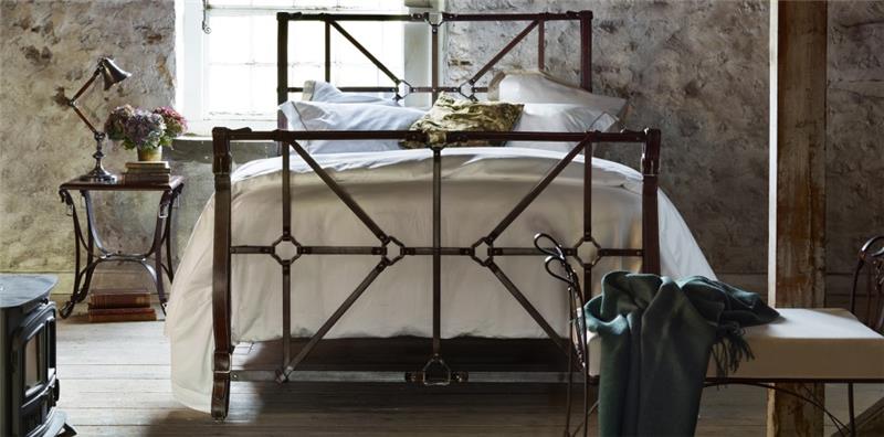 deko-idėjos-suaugusiųjų miegamasis-pilna lova-miegamasis-grožio stiliaus-geležinė lova