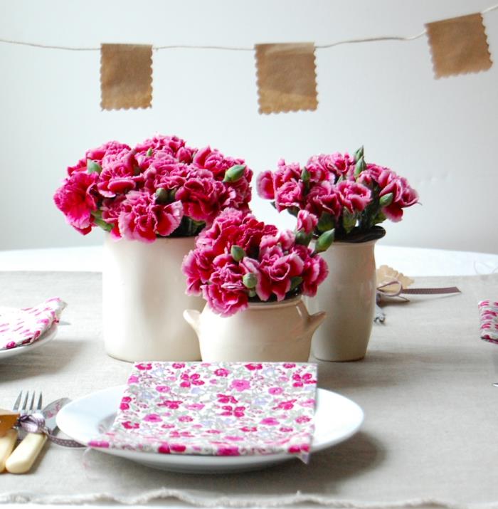 DIY-poročna-dekoracija-ideje-original-roza-poročna-namizna-dekoracija