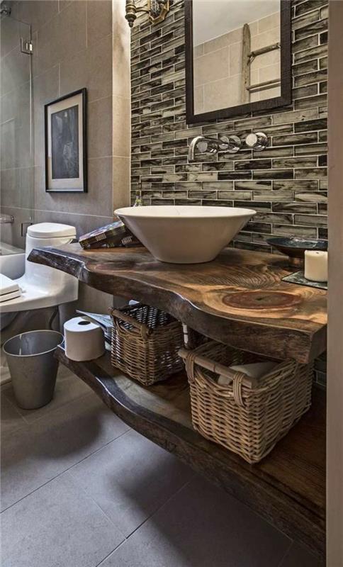vonios kambario dekoro idėjos, žalios medienos stalviršis, baltas stalviršio praustuvas, austi krepšeliai