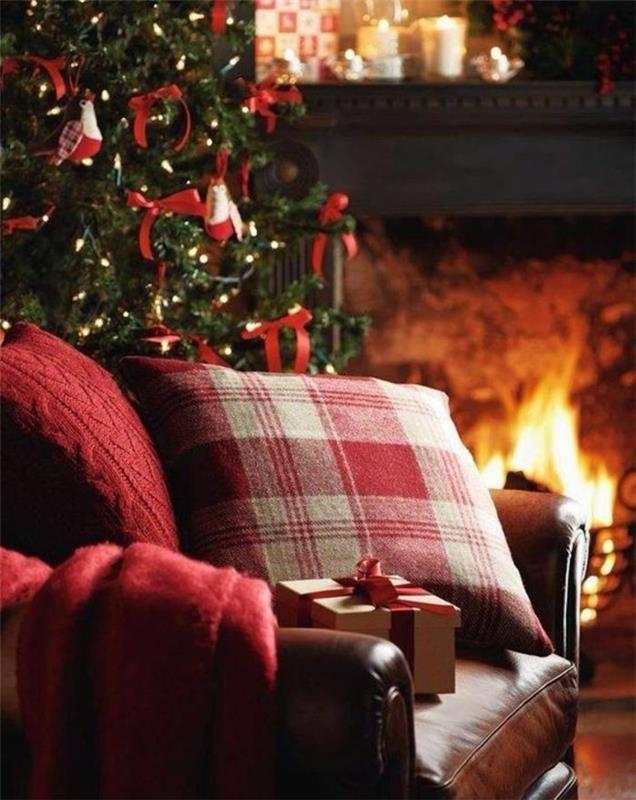 šviesios girliandos dekoravimo idėjos Kalėdų eglutei-gera idėja šaltiems vakarams