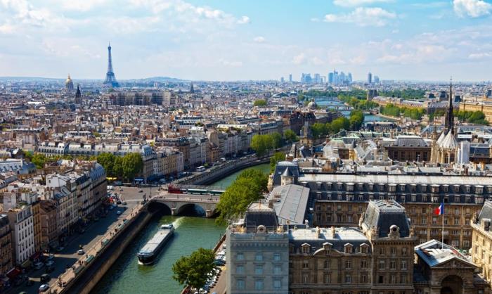 ideje-kje-se-sprehoditi-v-Parizu-lepi-razgledi-pariška-ulica-cool-ile-de-la-cité