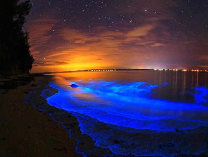 slika-ob-sončnem zahodu-plankton-ostane-maldivi-počitnice-na-maldivih-maldivi-otok-osvetljena-voda