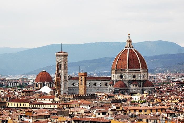 Floransa duvar kağıdı avrupa ortaçağ manzarası ile birçok ev ve büyük katedral, şehir, seyahatleriniz için resimlerdeki fikirler