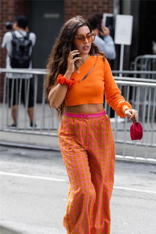 Oranžinės spalvos platėjančios kelnės ir viršutinių pečių komplektas, moteriška sportinė apranga, madinga miesto mados apranga