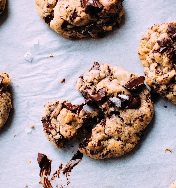 Pezzettini di cioccolato, piškotki con cioccolato, biscotto rotondo morbido