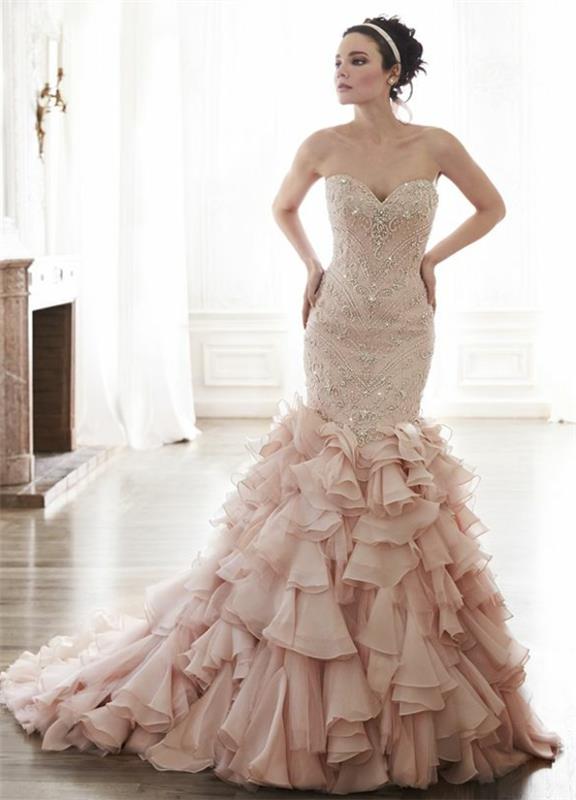 bir prensesin-düğün-gününde giyeceği-ilham-elbisesi