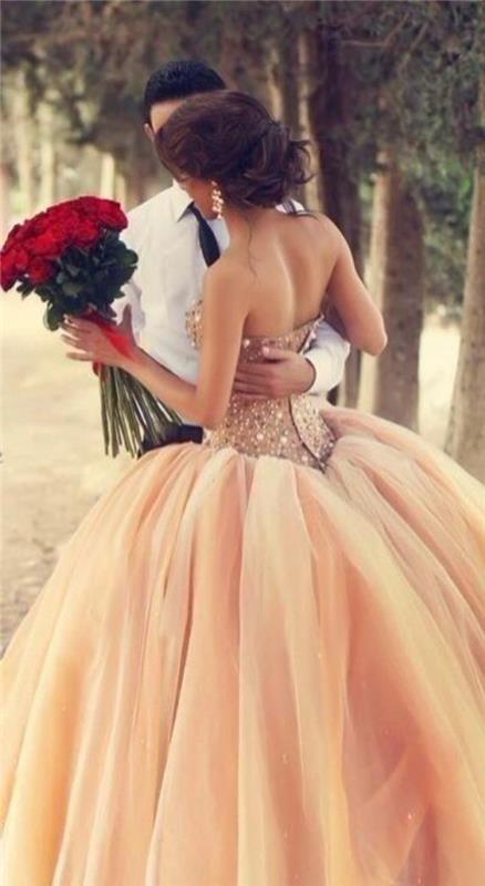 bir prensesin evlenmek için giyeceği ilham verici elbise turuncu
