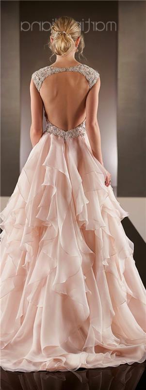 bir prensesin-onun-promosyon-balo-elbisesi için-giyecek-giyeceği ilham-elbisesi