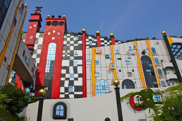 navdihnila-hundertwasser-arhitektura-osaka