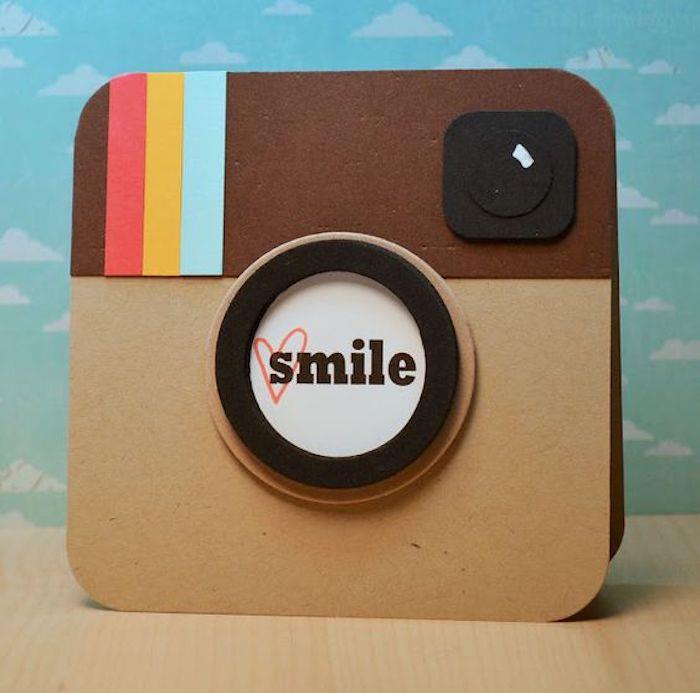 „Instagram“ viršelio senovinis „polaroid“ įrenginys, šypsena, kaip sudaryti kelionių žurnalą, kaip padaryti knygą,