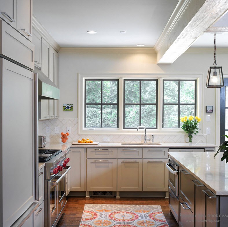 Decoración de ventanas en la cocina.