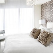 寝室の透明なカーテン