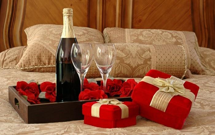 ilginç-foto-romantik-yatak odası-yatak-şampanya-güller