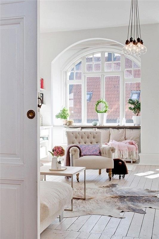 Skandinaviško stiliaus interjeras-modernus-svetainė-skandinaviški baldai-parketas-grindys-gyvūnų odos kilimas