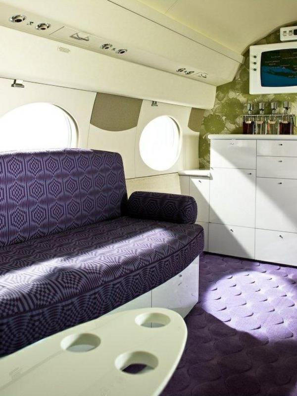 notranja-zasebna-jet-plane-kavč-vijolična-tv