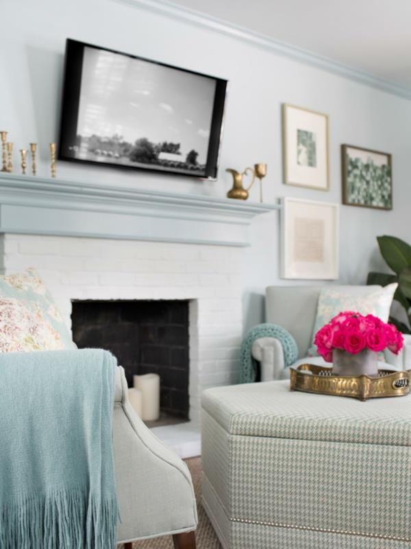 interjeras-pavasaris-mėlyna-rožinė-paveikslai-sofa-kambarys