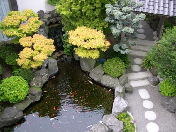 Japoniški sodai iš akmens