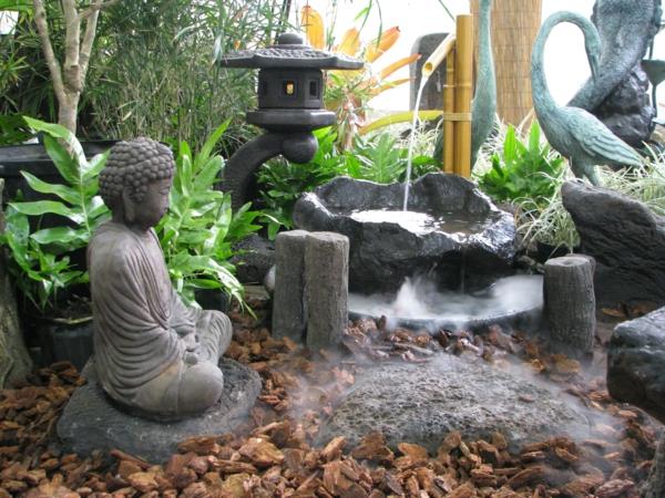 Japoniško sodo religinė statulėlė