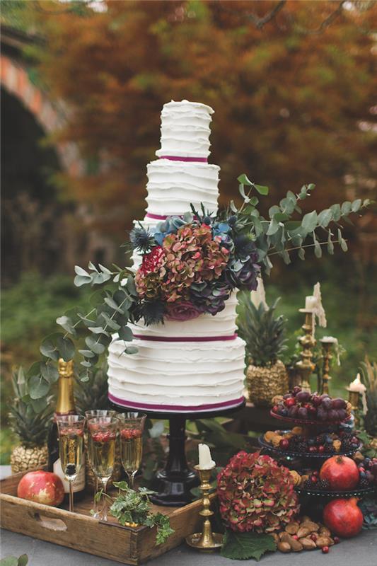 Prašmatnus bohemiškas vestuvių torto įvaizdis, gražiausias tortas pasaulyje, vestuvinio torto personažas