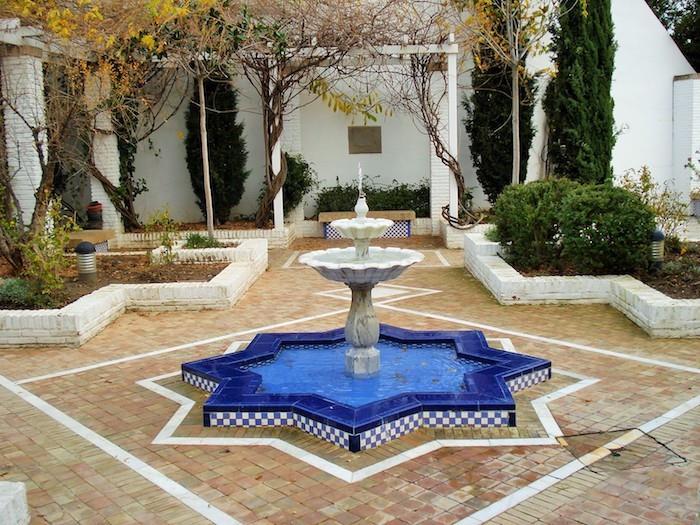 Viduržemio jūros sodas-Ispanija-Andalūzija-idėja-deko-dizainas-dekoravimas-fontanas-eksterjeras