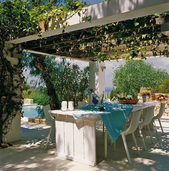 Viduržemio jūros sodas-ispanų-deko dizaino terasa