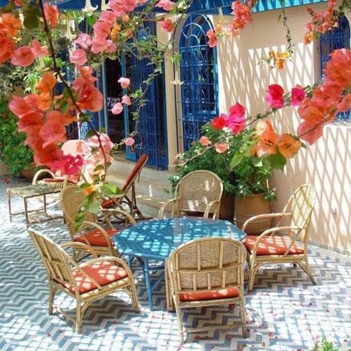 Viduržemio jūros sodas-graikų-graikų-stiliaus-deko-dizainas-gėlės-balta-mėlyna