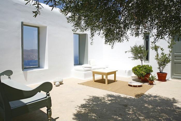 Viduržemio jūros sodas-graikų-graikų-stiliaus-deko-dizainas-augalai-balta-moderni-minimalistinė kalkė