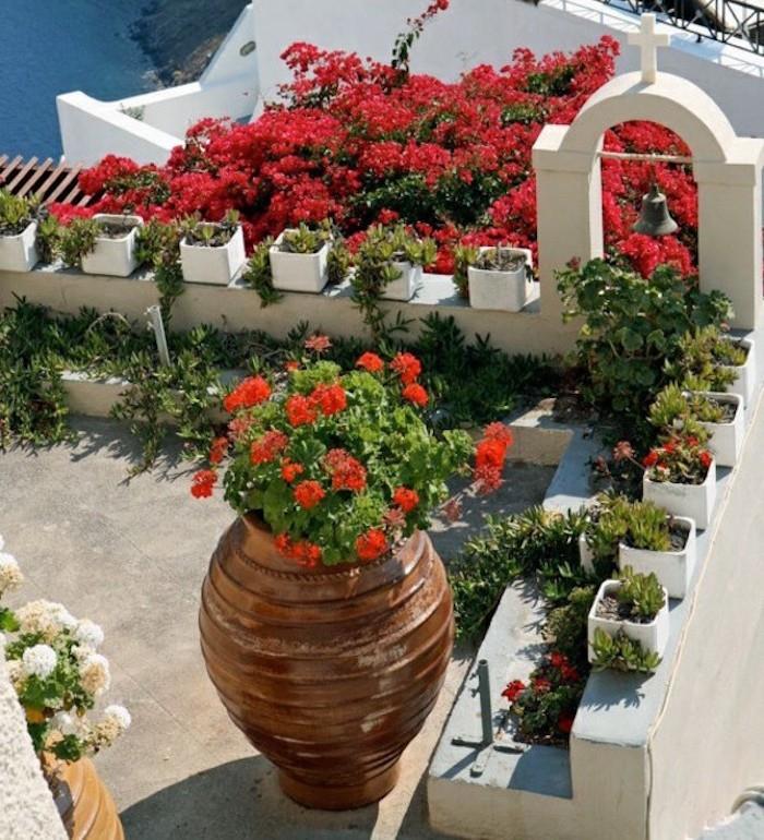 Viduržemio jūros sodas-graikų-graikų-stiliaus-deko-dizainas-terasa-gėlės