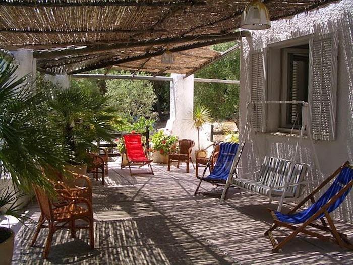 Viduržemio jūros sodas-deko-dizainas-dekoravimas-pavėsinė-saulės šešėlis