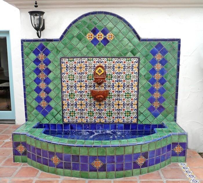 Viduržemio jūros sodas-rytietiškas-marokietiškas-idėjos dekoravimas-dizainas-fontanas-sienos-mozaika
