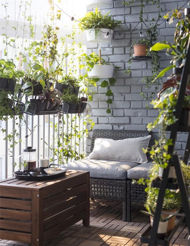 sadilnik vetrič pogled viseča dekoracija mali balkon fasadna stena opeka venec luminese terasa oblikovanje stanovanja vegetacija