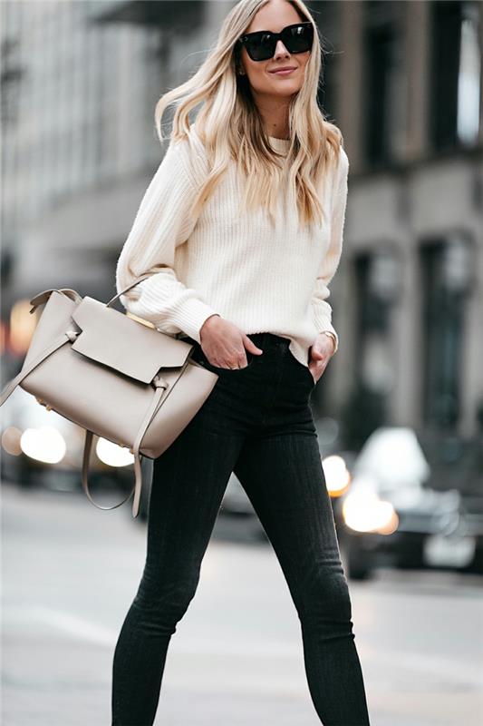 siauri džinsai ir modernus spalvotas lygus krepšys, gražus kreminės spalvos megztinis, akiniai nuo saulės