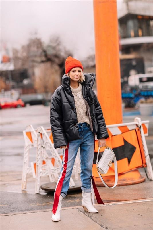 kış modası 2019 trendleri turuncu ve kırmızı renkler, kot pantolon ve büyük boy ceketli kazaklı gündelik stil kadın kıyafeti