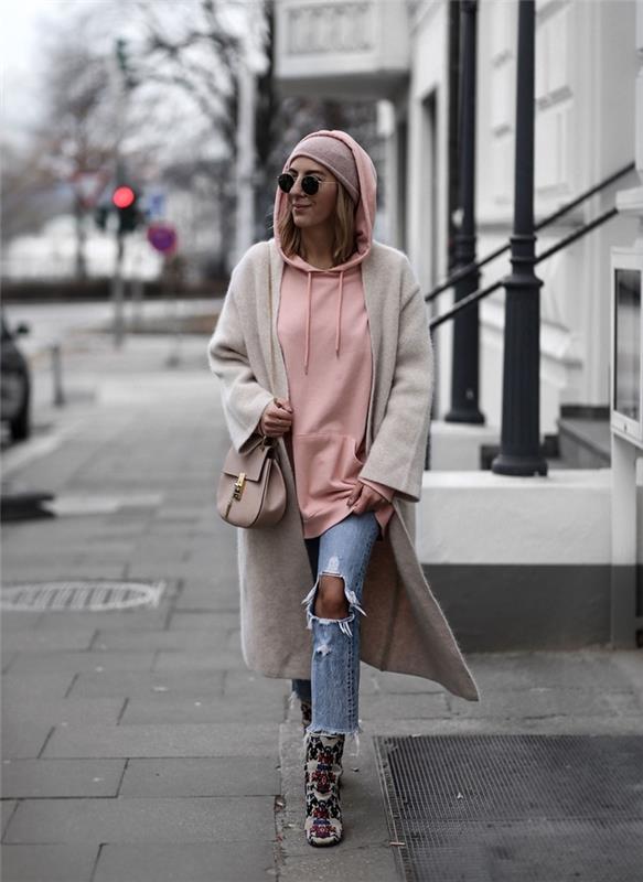 skylėti džinsai batai pastelinės rožinės spalvos megztiniai su gobtuvu rožinė skrybėlė stilingas drabužis ilgas pilkas paltas