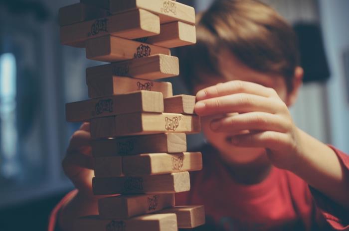 Jenga oynayan çocuk, robot Jenga oynamayı öğreniyor, geleceği ne