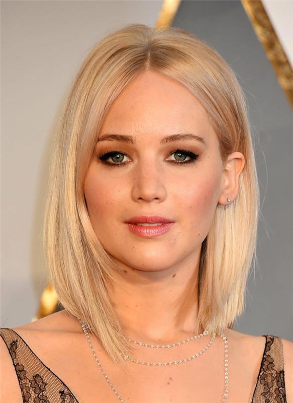 jennifer Lawrence, potopljena frizura, pepelkasto blond barva, ženska frizura, elegantna, elegantna obleka