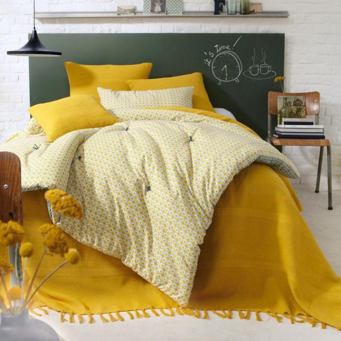 ryškiai geltonos spalvos lovatiesė-suaugusiųjų patalynė
