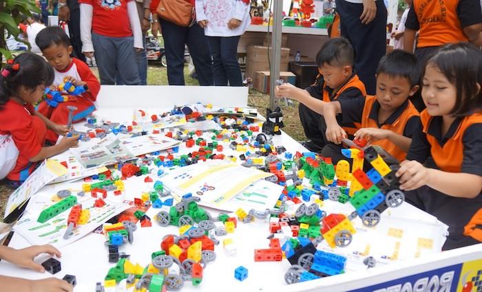 çocuklar için kolay lego taşıma yapımı, orijinal bir açık hava doğum günü partisi düzenleme fikri