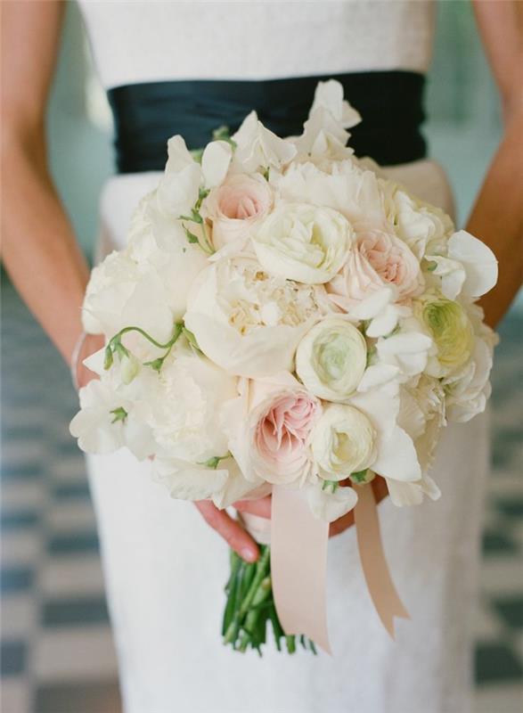 lepo-šopek-cvetja-za-tvojo-poroko-poročni šopek-okroglo-belo-cvetje