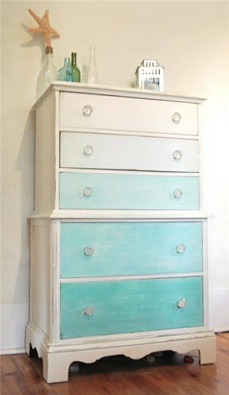 lepo-leseno-komoda-belo-in-nebesno-modro-kako-prebarvati-patino-pohištvo