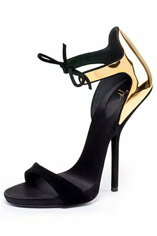 güzel-tasarım-modern-ayakkabı-kadın-moda-trendleri-siyah-sandalet